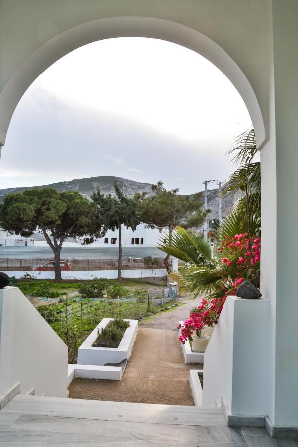 Kamari Beach Houses With Balcony And Garden Exteriör bild