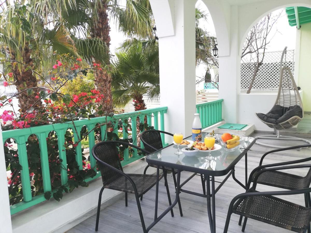 Kamari Beach Houses With Balcony And Garden Exteriör bild