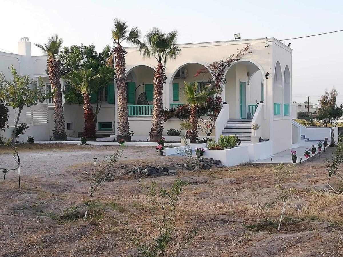 Kamari Beach Houses With Balcony And Garden Exteriör bild