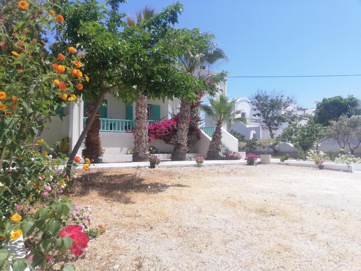 Kamari Beach Houses With Balcony And Garden Exteriör bild