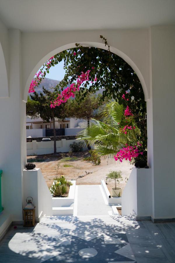 Kamari Beach Houses With Balcony And Garden Exteriör bild