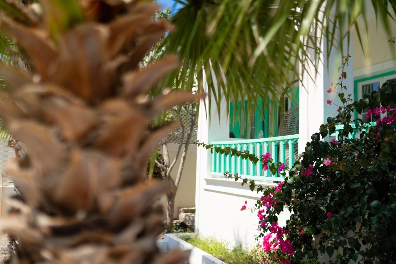 Kamari Beach Houses With Balcony And Garden Exteriör bild