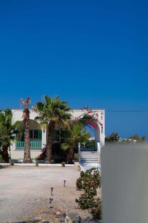 Kamari Beach Houses With Balcony And Garden Exteriör bild