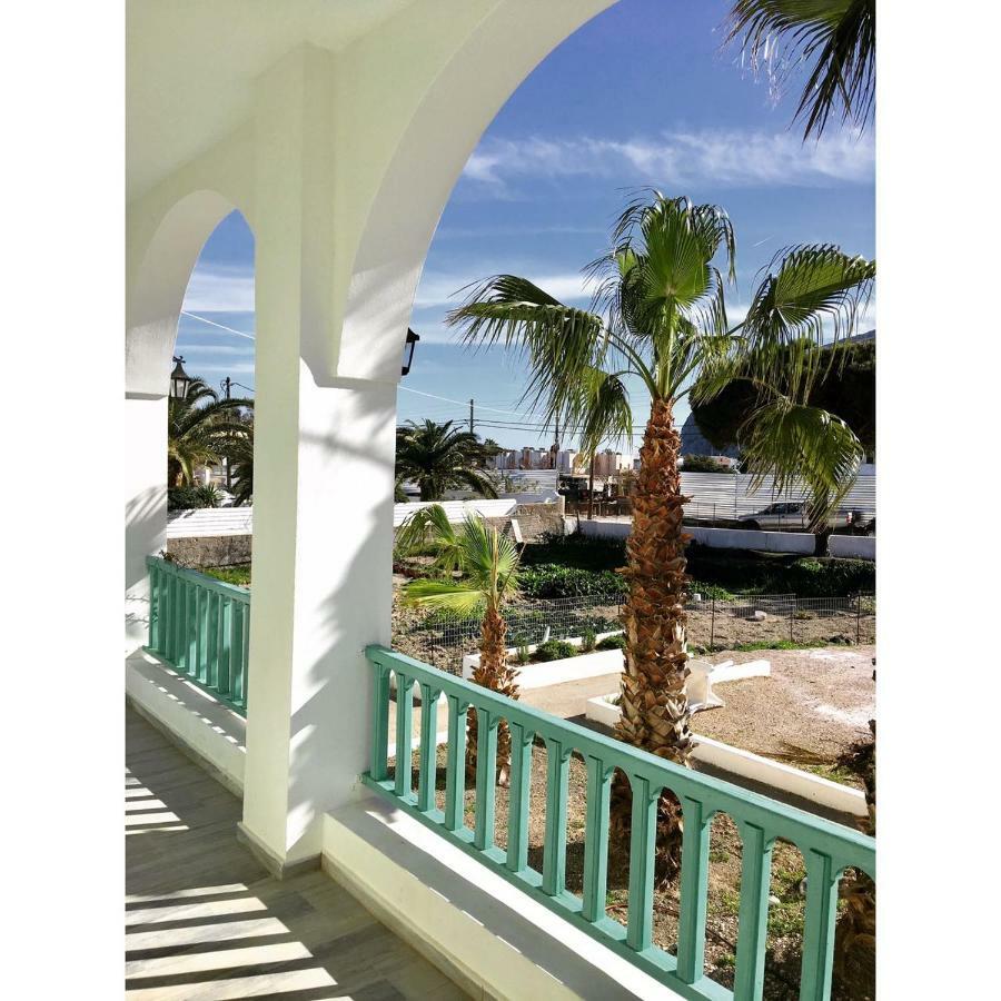 Kamari Beach Houses With Balcony And Garden Exteriör bild
