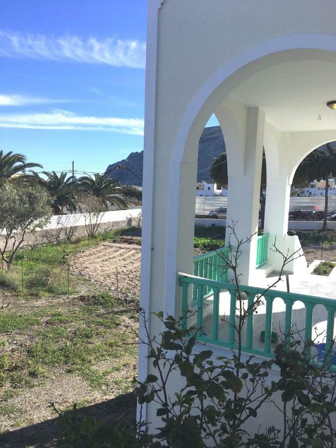 Kamari Beach Houses With Balcony And Garden Exteriör bild