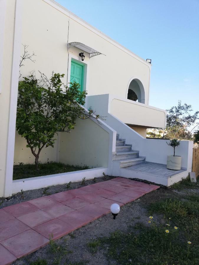 Kamari Beach Houses With Balcony And Garden Exteriör bild
